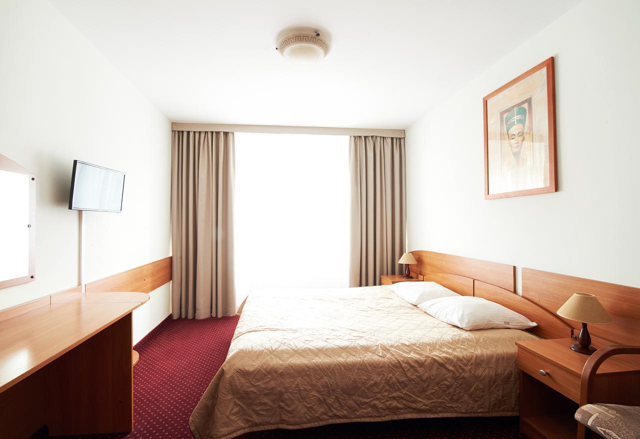 Obiekt Hotelarski Patron Варшава Екстер'єр фото